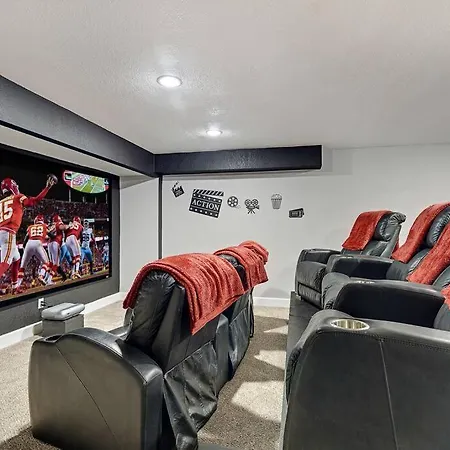 Huge Golf Course Family Home-Free Heated Pool-Theater-Gym